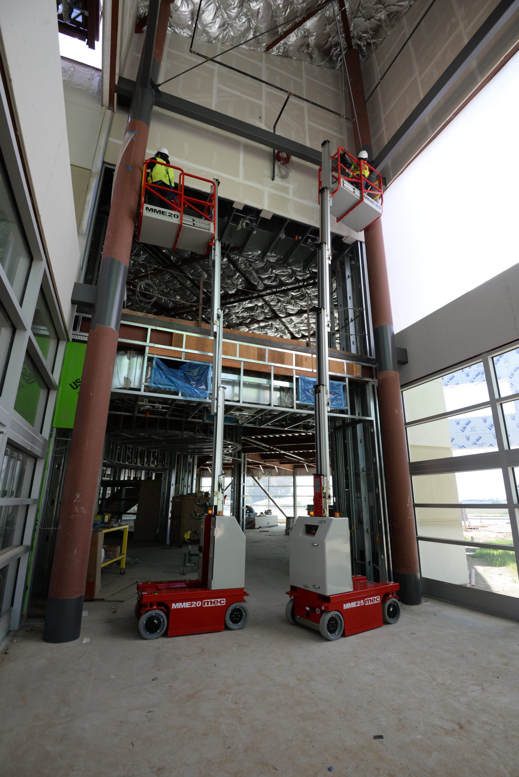 MEC Launches First 20ft & 25ft Vertical Mast Lifts MEC